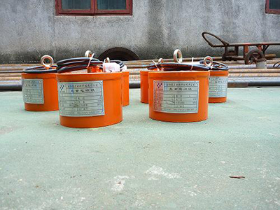 MW04系列吊運單張鋼板 長(cháng)鋼板電磁鐵